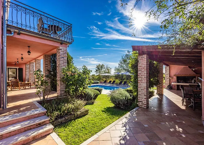 Maddalena Villa Tinjan