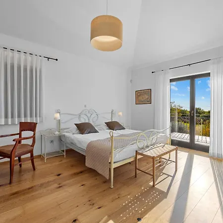 Maddalena Βίλα Tinjan